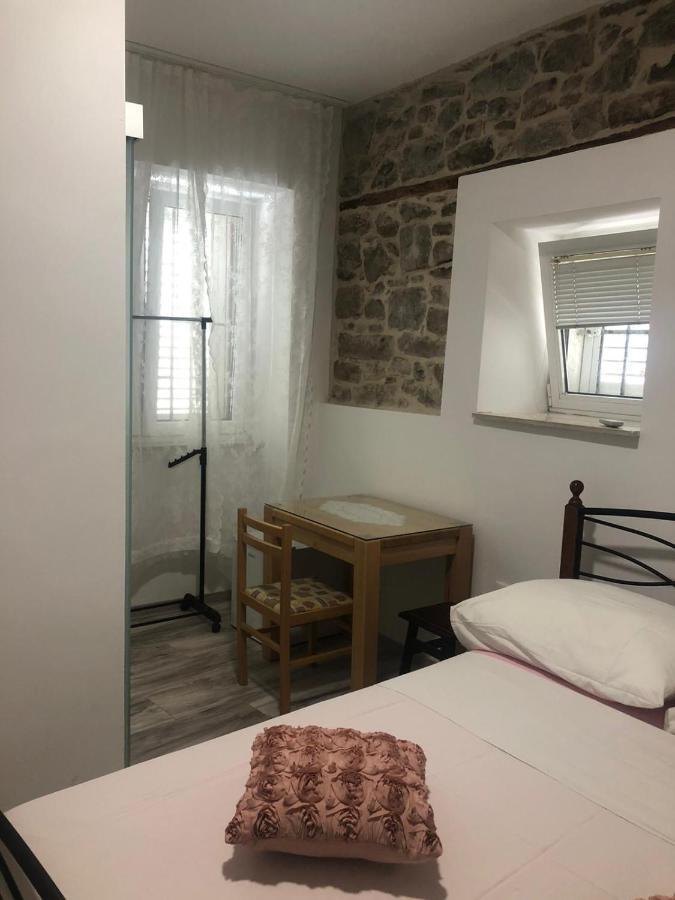 ספליט Rooms And Apartments Emily מראה חיצוני תמונה