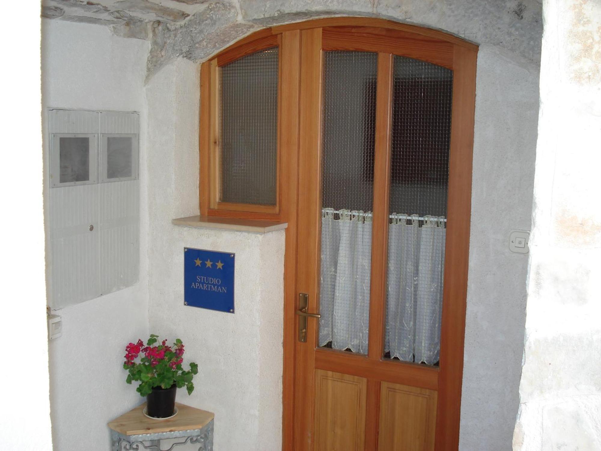 ספליט Rooms And Apartments Emily מראה חיצוני תמונה